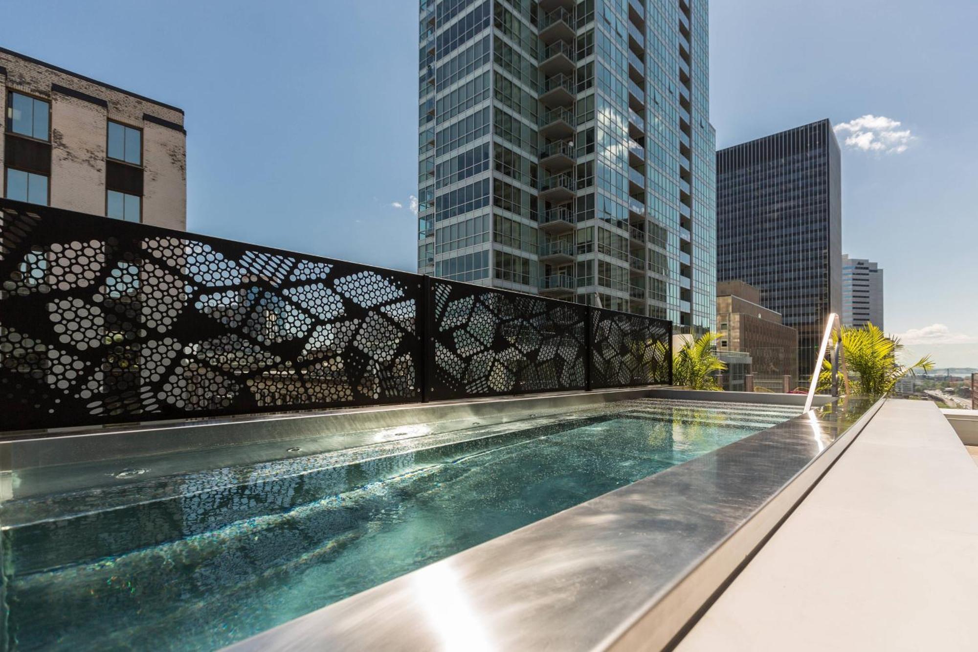 Renaissance Montreal Downtown Hotel Exterior photo