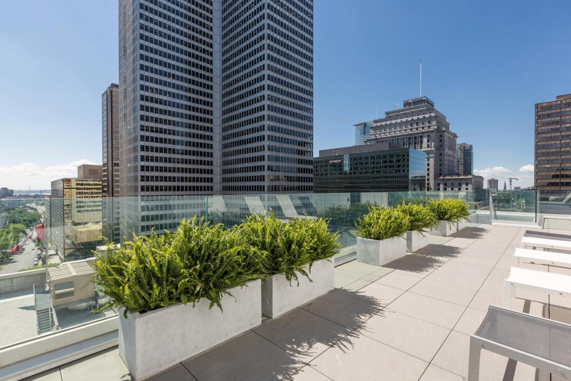 Renaissance Montreal Downtown Hotel Exterior photo